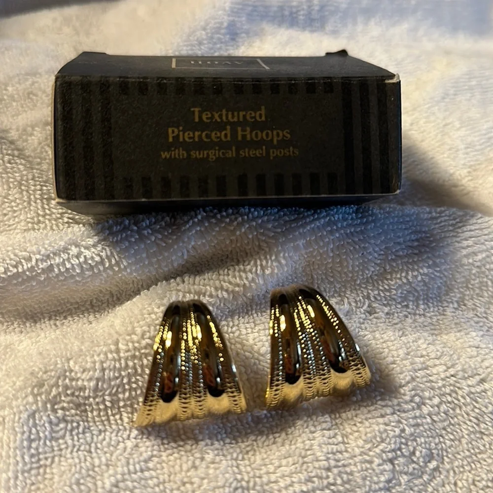 Avon Vintage 1992 Textured Gold Tone Pierced Hoops
